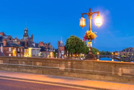 哪種途徑去英國留學(xué)更便宜？