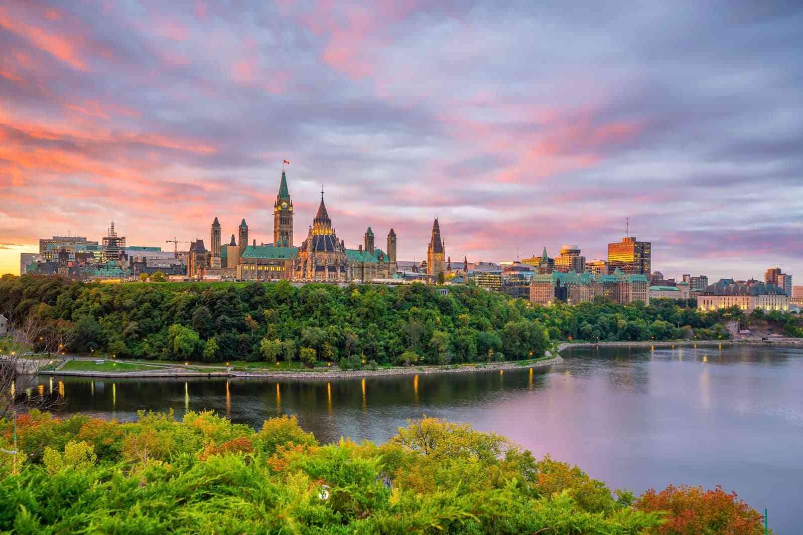 2024年高考后加拿大留學(xué)有哪些申請(qǐng)方式？